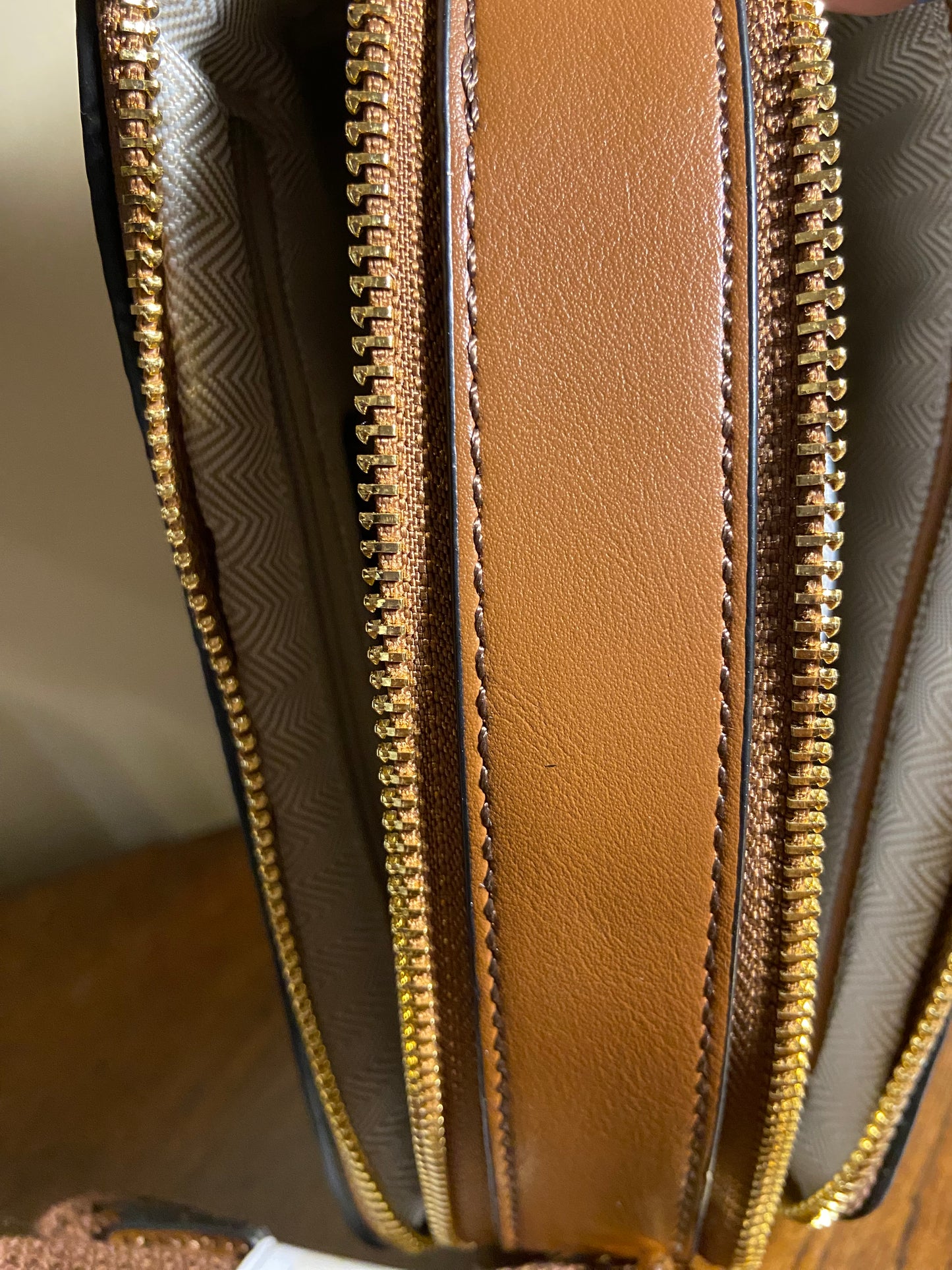 2 IN 1 Crossbody W/Small Pouch